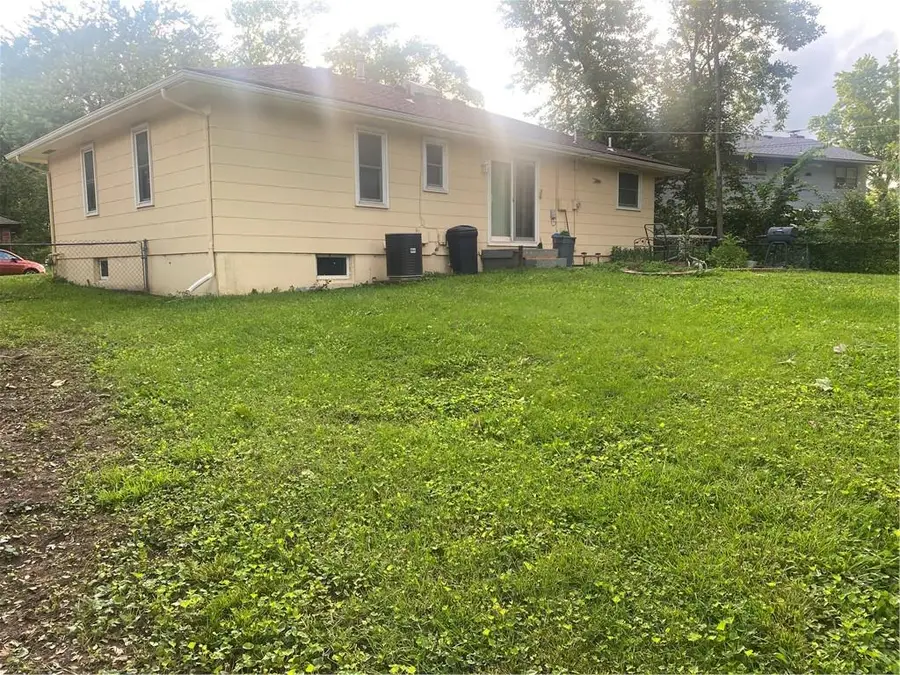 11623 Sycamore Drive, Kansas City, MO 64134 - Image #3