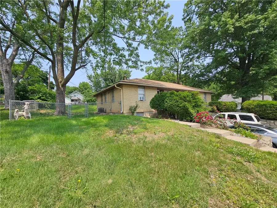 524 E Walnut Street, Independence, MO 64050 - Image #2