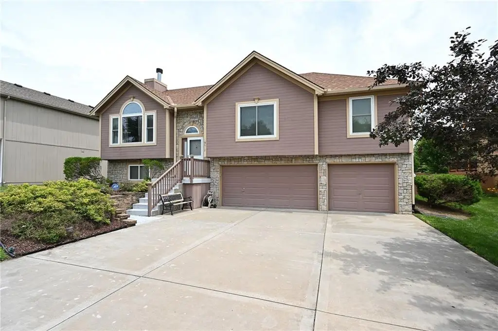 19617 Harbor Drive, Smithville, MO 64089 - Image #1