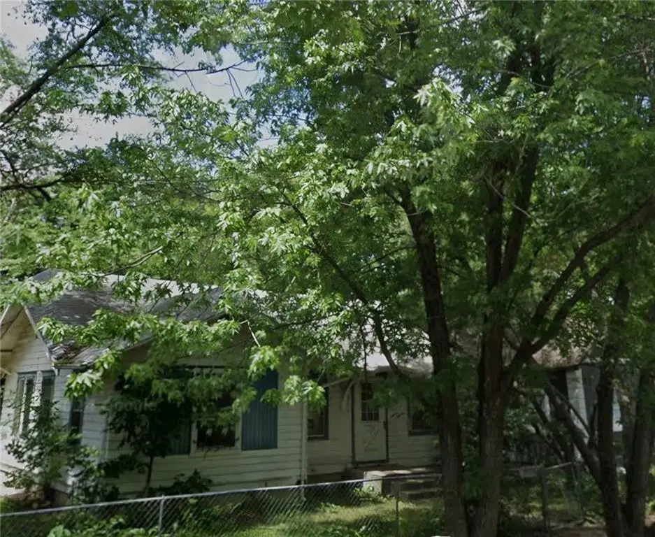 711 SE Lawrence Street, Topeka, KS 66607 - Image #1