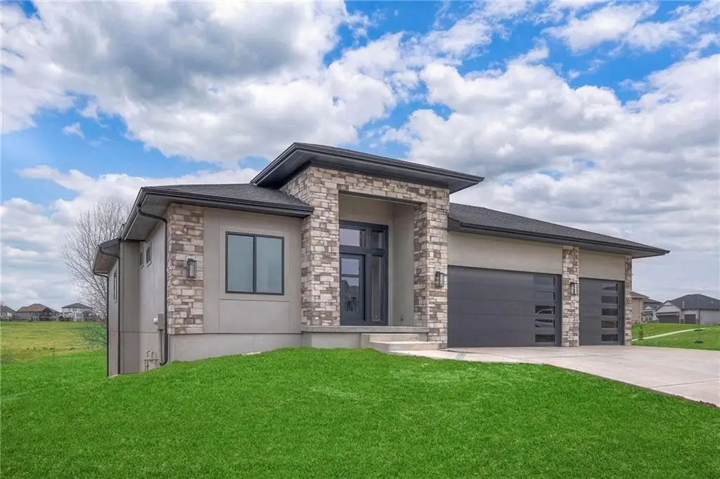 917 Savannah Lane, Greenwood, MO 64034 - Image #1