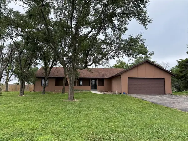 1011 N Arrowhead Drive, Burlington, KS 66839