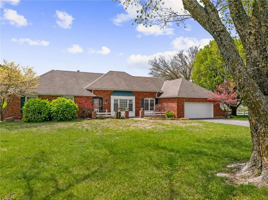 27707 E Wyatt Road, Blue Springs, MO 64014 - Image #2