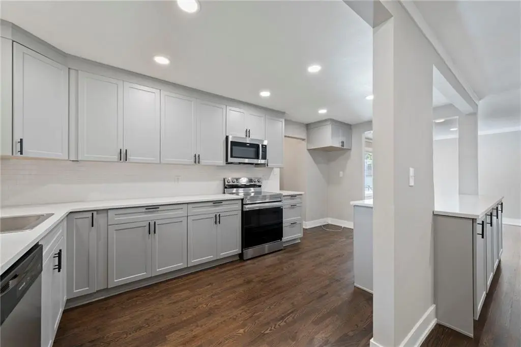 7529 Mohawk Drive, Prairie Village, KS 66208 - #1