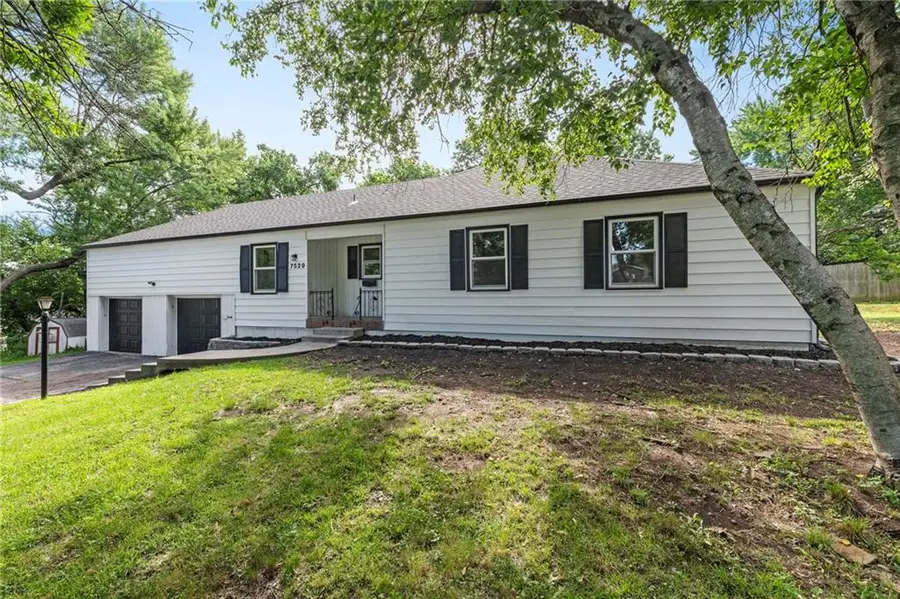 7529 Mohawk Drive, Prairie Village, KS 66208 - #3