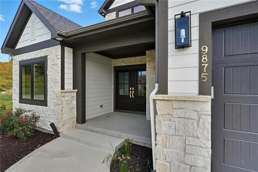 9785 Ambrosia Lane, Parkville, MO 64152 - Image #3