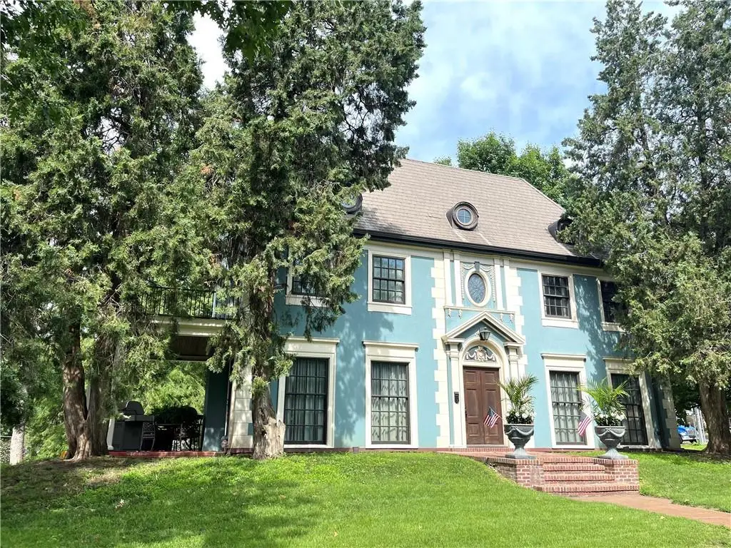 920 N Noyes Boulevard, Saint Joseph, MO 64506 - #1