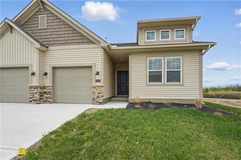 12422 Acacia Drive, Lees Summit, MO 64086 - Image #1