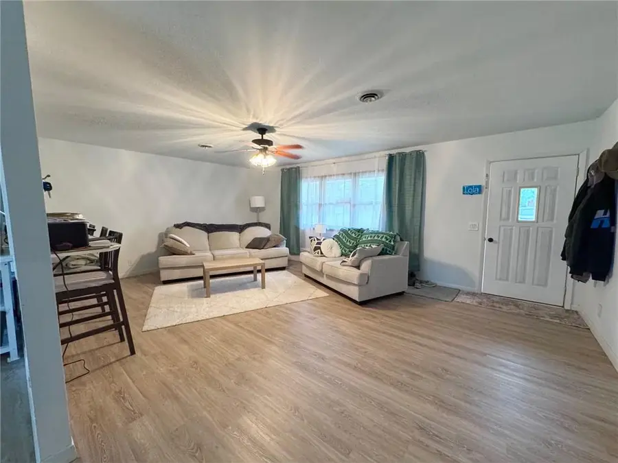 1012 Meadowbrook Road E, Iola, KS 66749 - Image #2