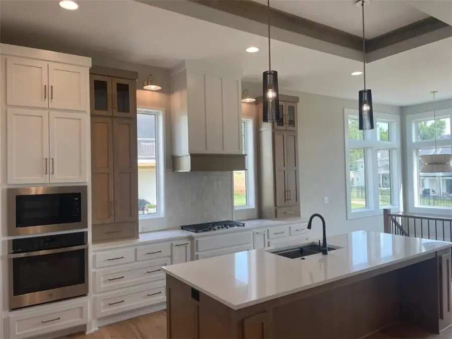 9845 Shady Bend Road, Lenexa, KS 66227 - Image #3