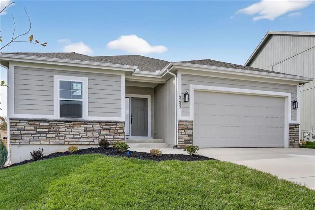 16243 Giorgia Street, Parkville, MO 64152 - Image #1