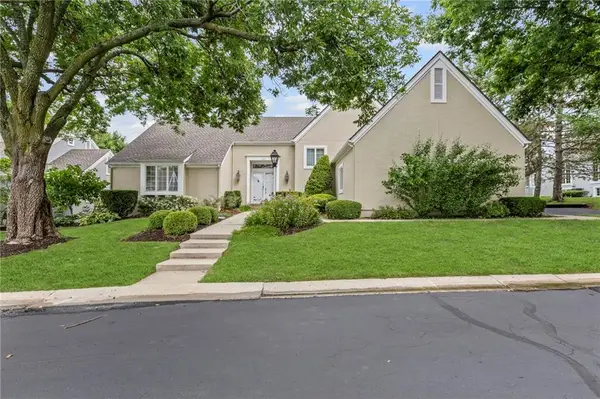 11221 Granada Lane, Leawood, KS 66211