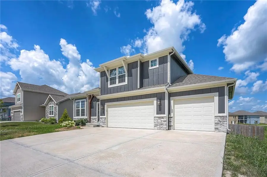 1632 N 157th Lane, Basehor, KS 66007 - Image #2