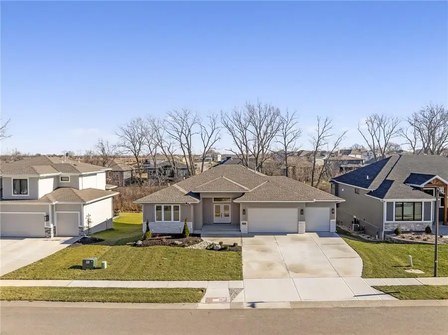 8937 Shady Bend Road, Lenexa, KS 66227 - Image #2