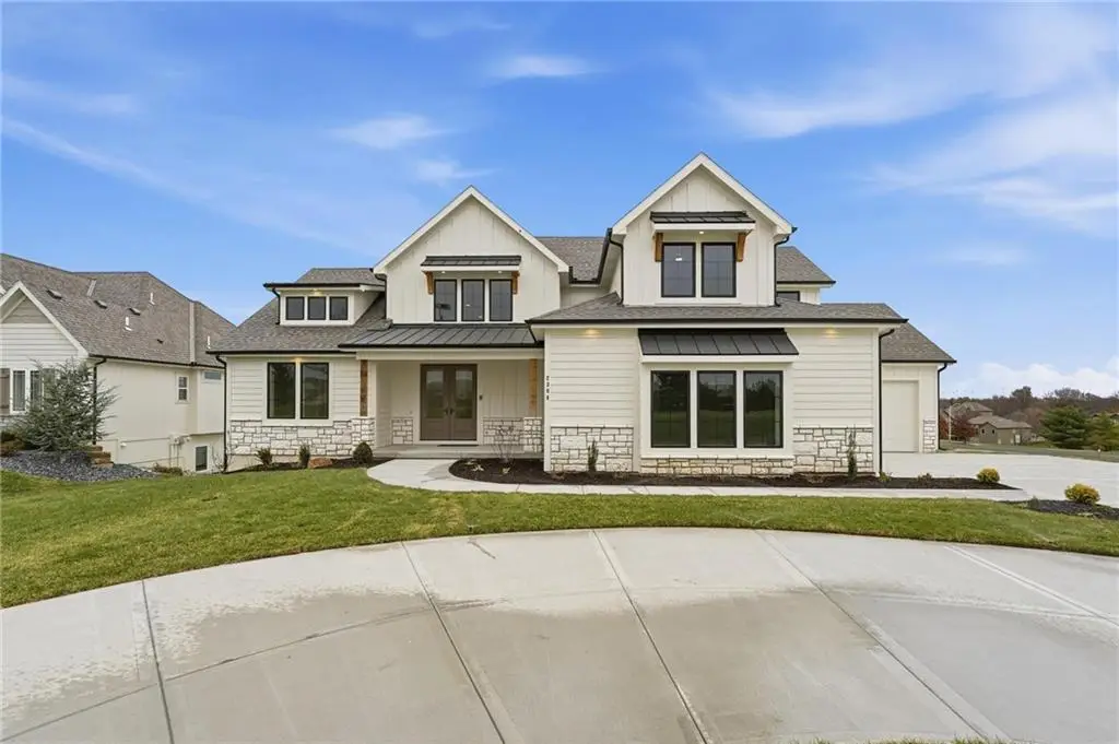 2304 NE Shoal Creek Parkway, Kansas City, MO 64155 - Image #1