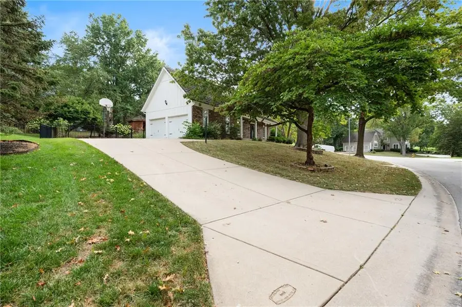 12616 Pawnee Lane, Leawood, KS 66209 - Image #2