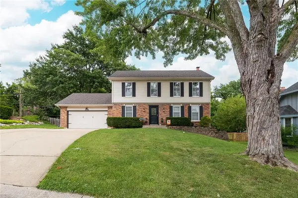 3743 NE Woodland Court, Lee's Summit, MO 64064