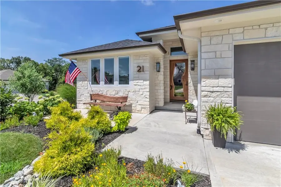 21 Bison Falls Circle, Lake Winnebago, MO 64034 - Image #3