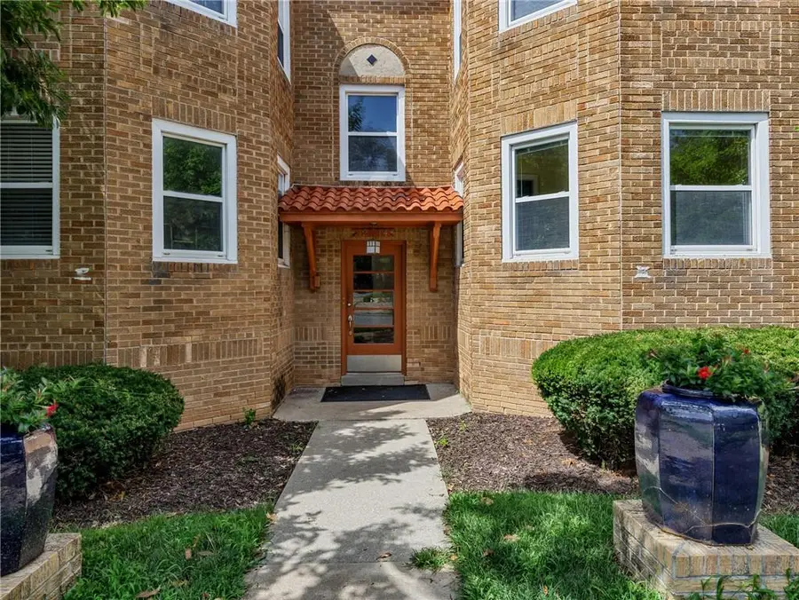 14 E 50th Street #1, Kansas City, MO 64112 - Image #2