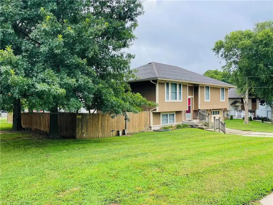 1601 Holman Street, Leavenworth, KS 66048 - Image #2