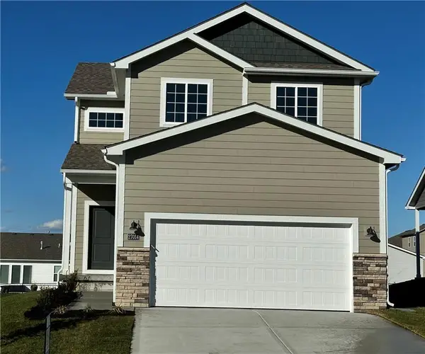 27014 E Dogwood Lane, Lee's Summit, MO 64086