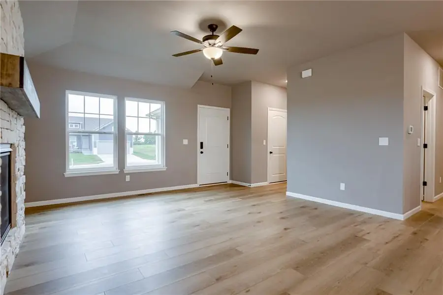 27016 E Dogwood Lane, Lees Summit, MO 64086 - Image #2