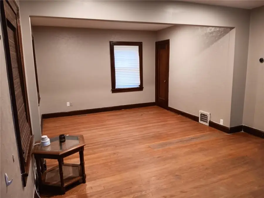 423 N Brighton Avenue, Kansas City, MO 64123 - Image #3