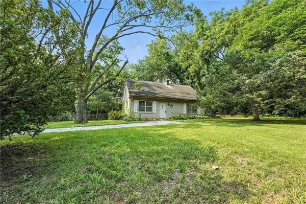 1013 W Santa Fe Trail, Kansas City, MO 64145