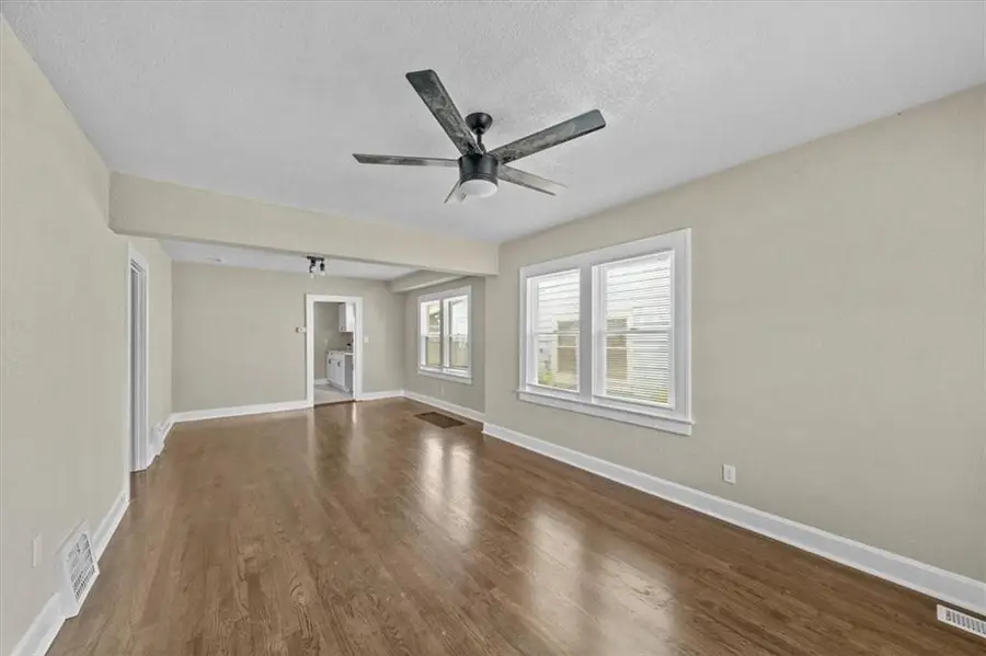 330 N Chelsea Avenue, Kansas City, MO 64123 - Image #2