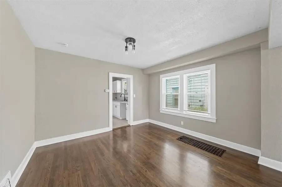 330 N Chelsea Avenue, Kansas City, MO 64123 - Image #3