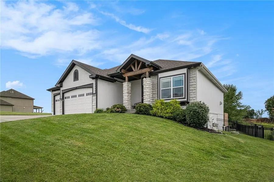 14445 Summit Ridge, Parkville, MO 64152 - Image #3