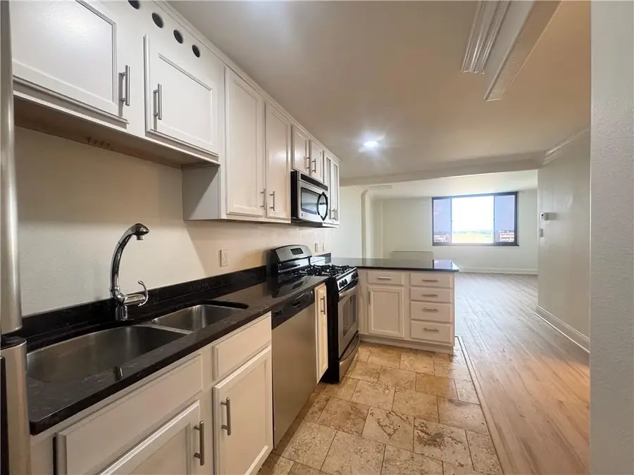 700 E 8th Street #16R, Kansas City, MO 64106 - Image #3