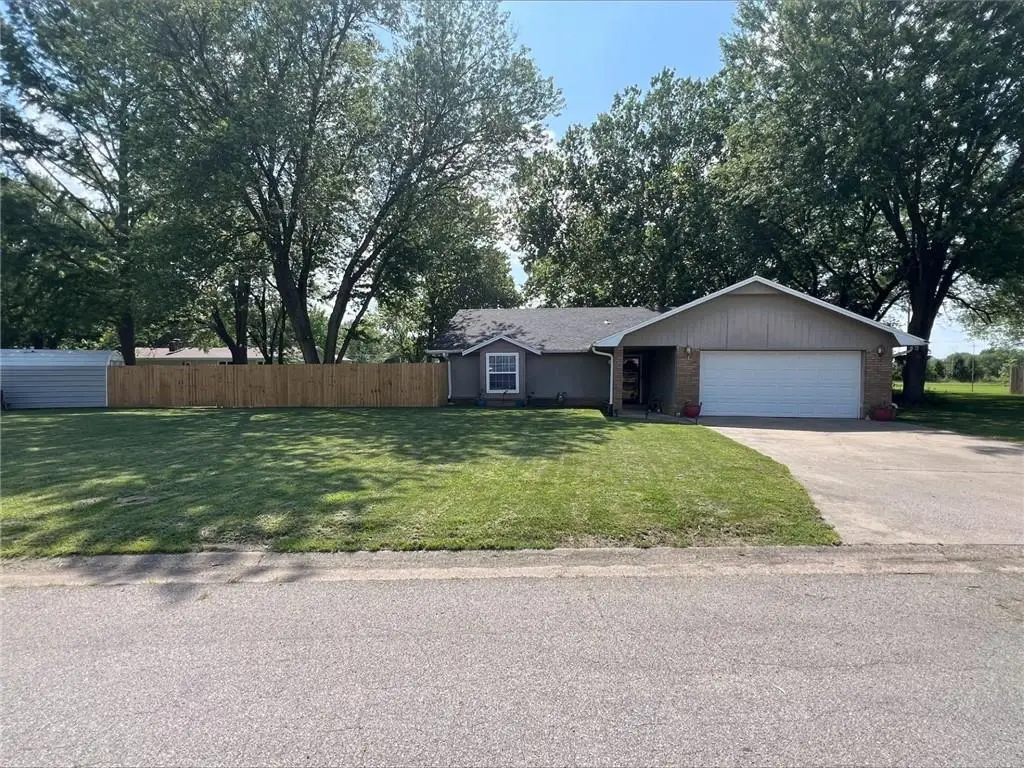 308 Caroline Drive, Frontenac, KS 66763 - Image #1