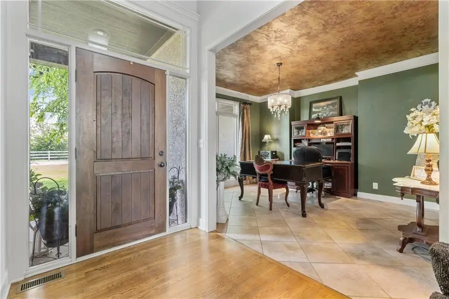 10013 NW Crooked Road, Parkville, MO 64152 - Image #3