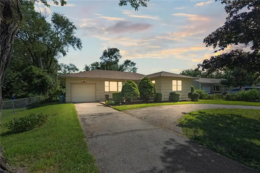 4305 Doctor Greaves Road, Grandview, MO 64030 - Image #3