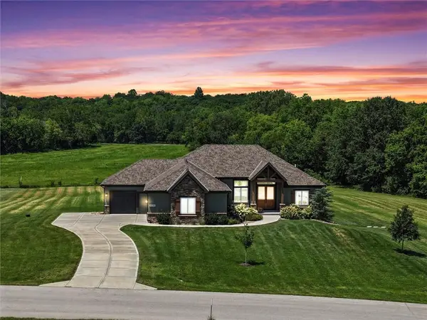 14290 Cattle Ranch Drive, Smithville, MO 64089