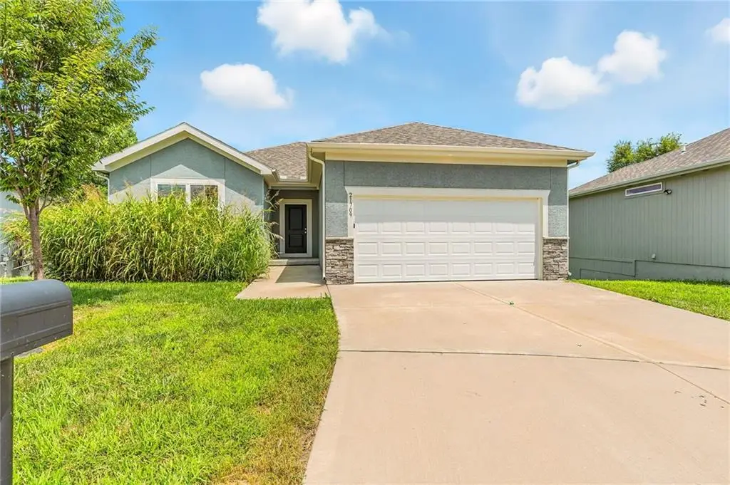 21709 N Ridge Court, Peculiar, MO 64078 - Image #1