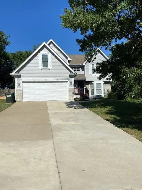 527 S Valley Drive, Lansing, KS 66043