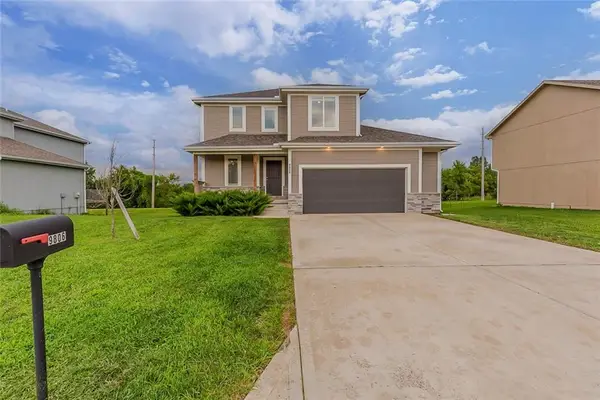 9806 E 219th Circle, Peculiar, MO 64078