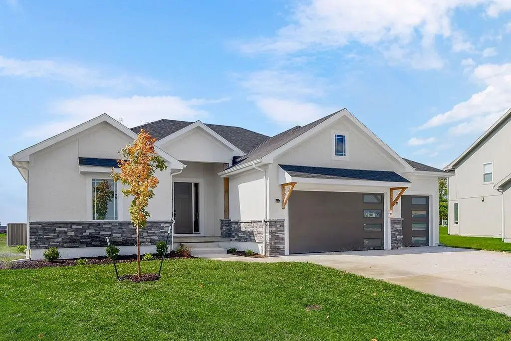 16527 W 166th Court, Olathe, KS 66062 - Image #1