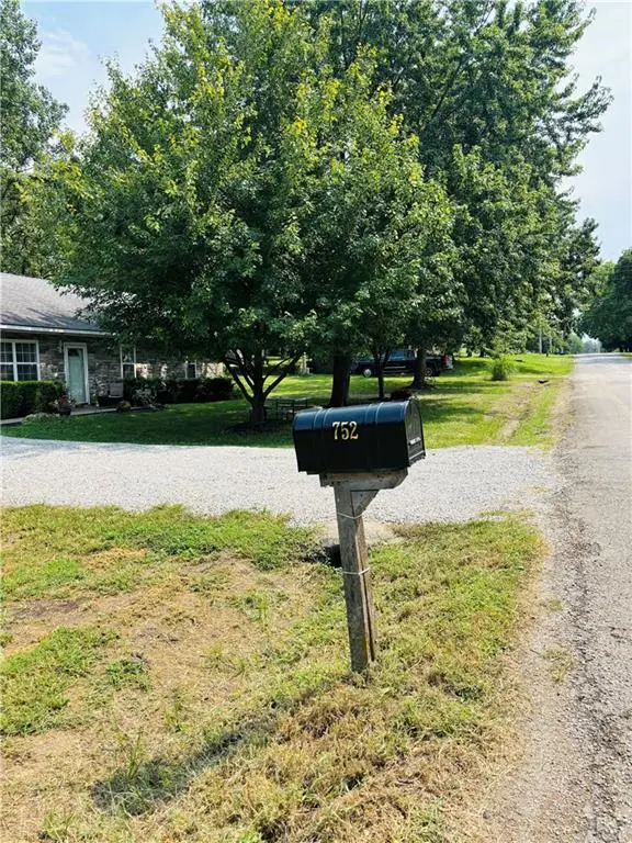 752 Cedar Street, Pleasanton, KS 66075 - Image #3