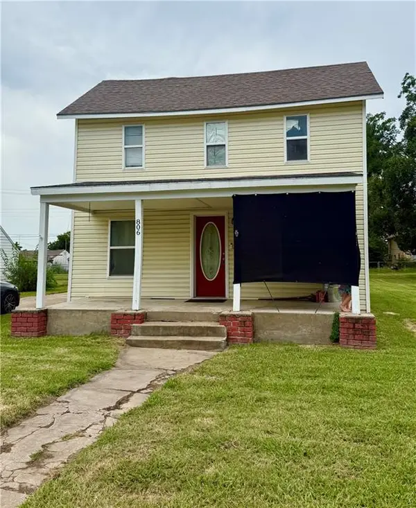 806 W 1st Street, Coffeyville, KS 67337
