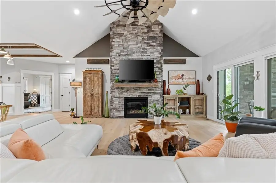 4 Black Hawk Drive, Lake Winnebago, MO 64034 - Image #3