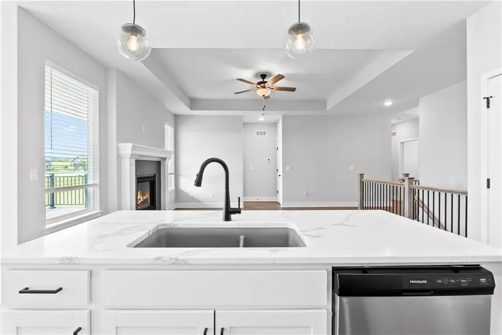 404 SW Hawthorne Lane, Blue Springs, MO 64014 - Image #1