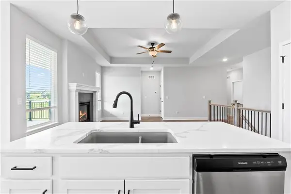 404 SW Hawthorne Lane, Blue Springs, MO 64014