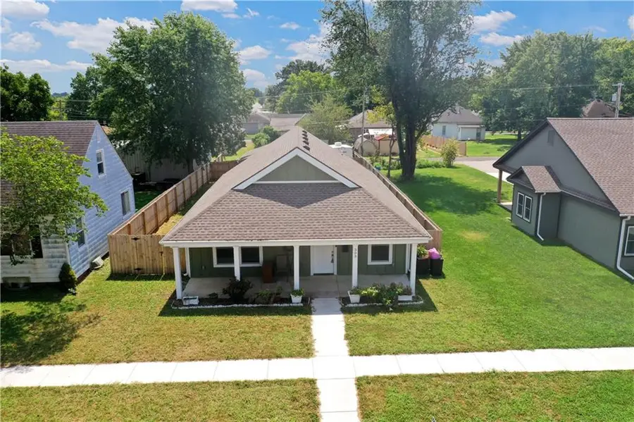 303 W Broadway Street, Higginsville, MO 64037 - Image #2