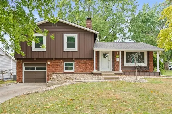 9020 Grandview Drive, Overland Park, KS 66212