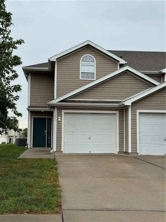 1647 SW Highland Drive, Lee's Summit, MO 64081