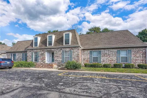 5702 Metcalf Court, Overland Park, KS 66202