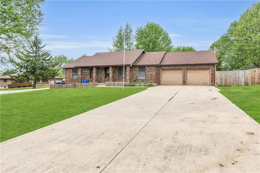 1404 S Grand Avenue, El Dorado Springs, MO 64744 - #2